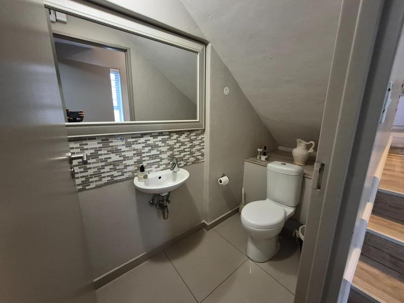 To Let 4 Bedroom Property for Rent in Oude Westhof Western Cape